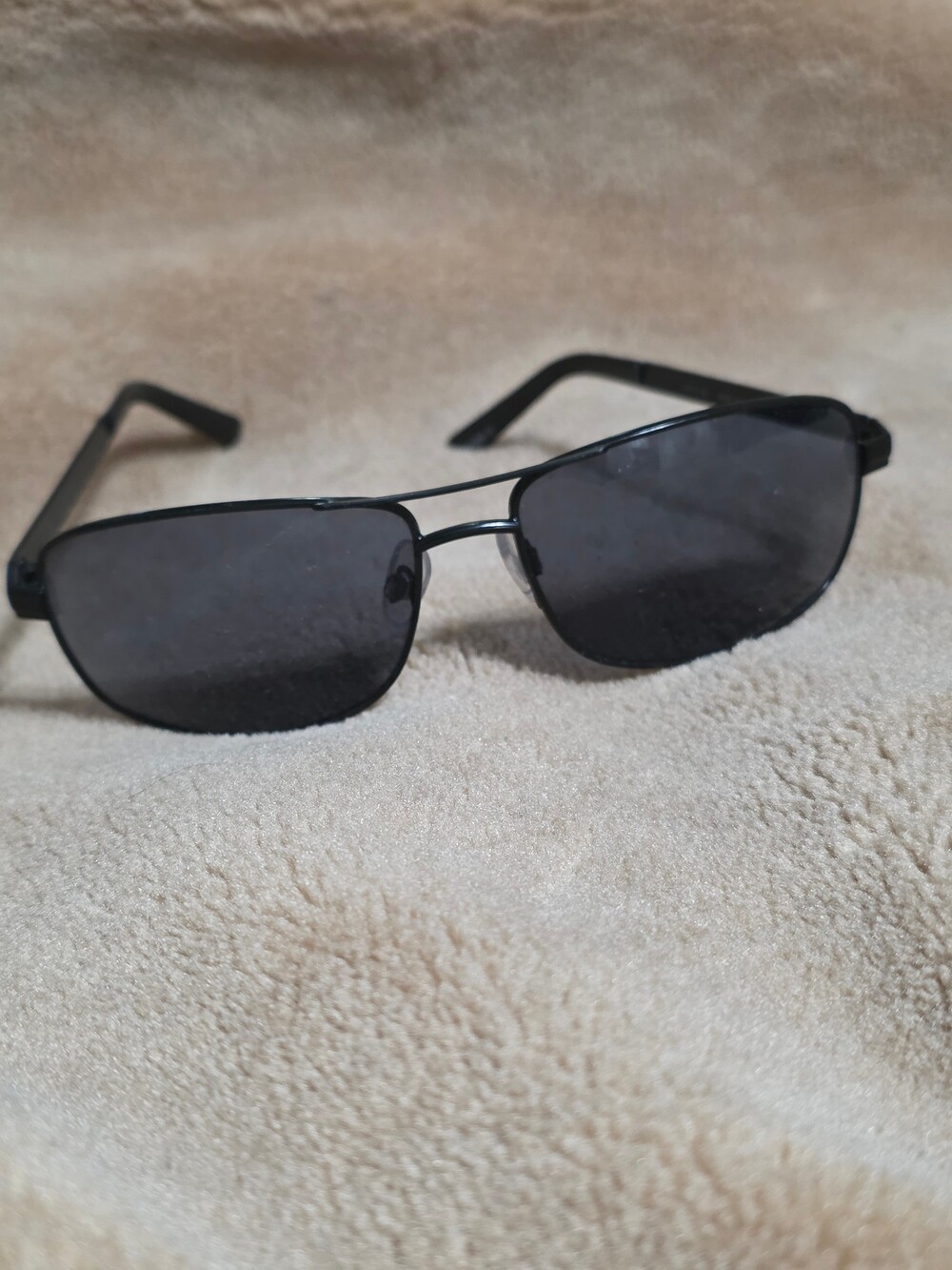 SR1116 Rectangular Sunglasses Black Metal Frame